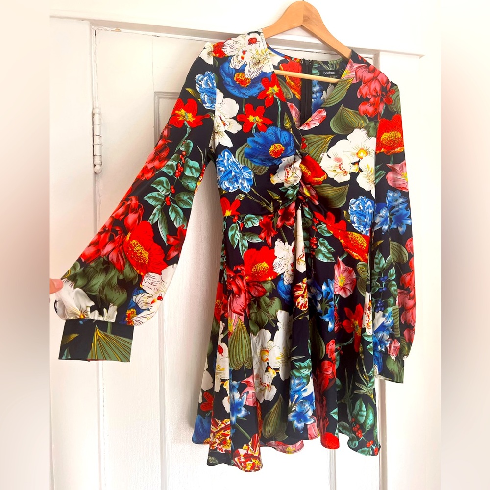 Boohoo satin mini dress in floral - Picture 2 of 6